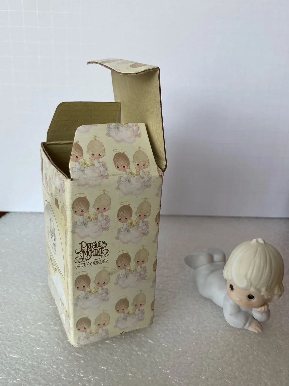 Vintage 1983 Precious Moments E-2852/F Baby Figurine 